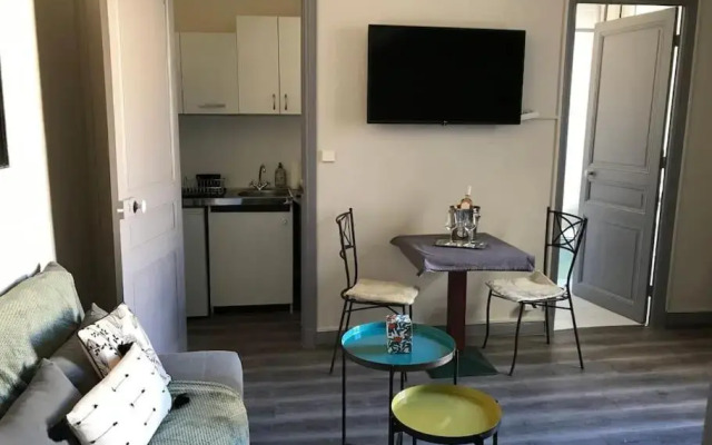 Charming Studio Overlooking a Beautiful Garden (Adults Only)