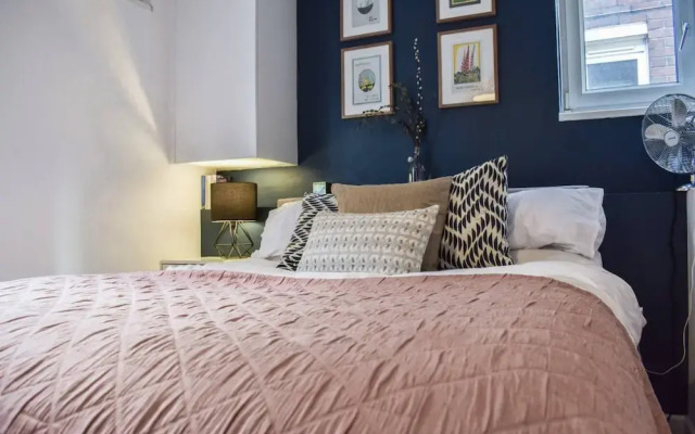 Stylish 3 Bedroom Home With Roof Terrace