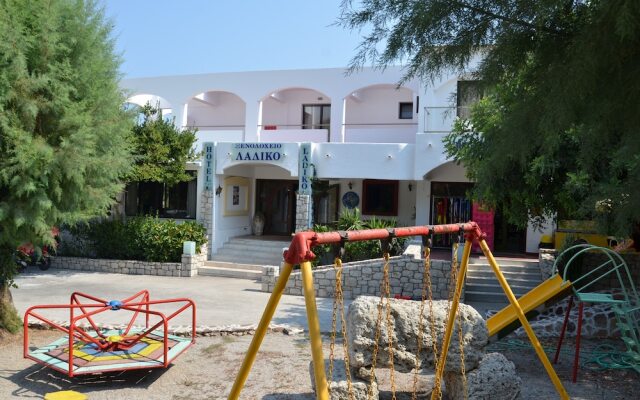 Ladiko Hotel And Bungalows