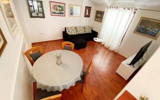 Mila - 2 Bedrooms and Free Parking - A4