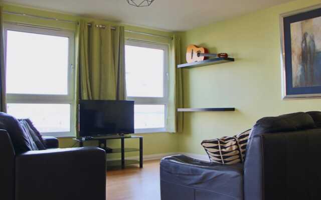 Modern 3 Bedroom Property Near Edinburgh Harbour