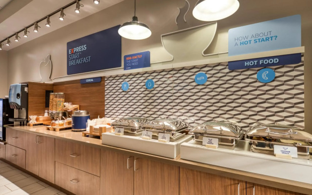 Holiday Inn Express & Suites Charlotte - South End by IHG