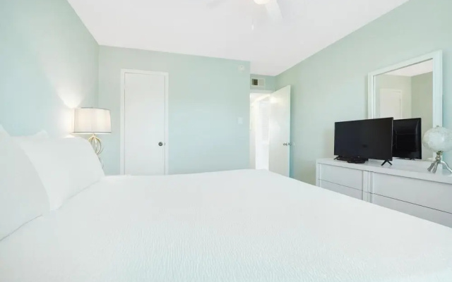 New Owner, New Decor, Steps From Beach, Sleeps 6