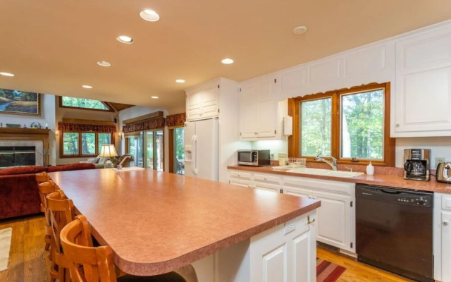 Book Spring Summer Luxury House at Wintergreen