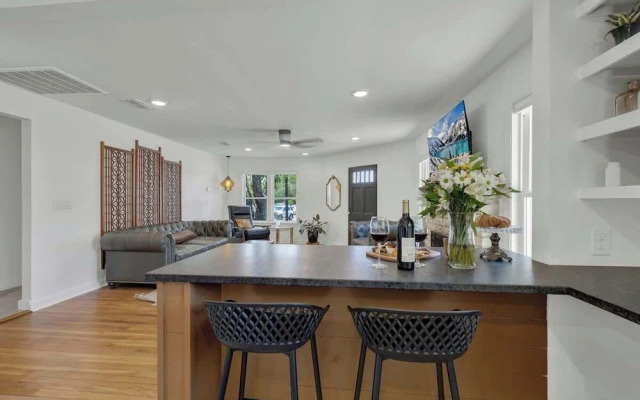 Historic Hideaway Stroll to Schlitterbahn