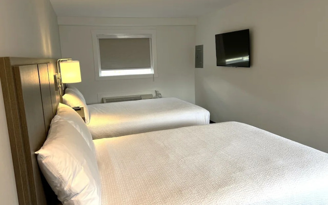 Coast Penticton Hotel