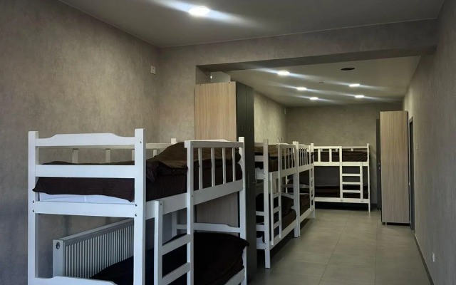 Guest house, Hostel