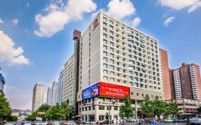 Chengde Tianbao Holiday Hotel