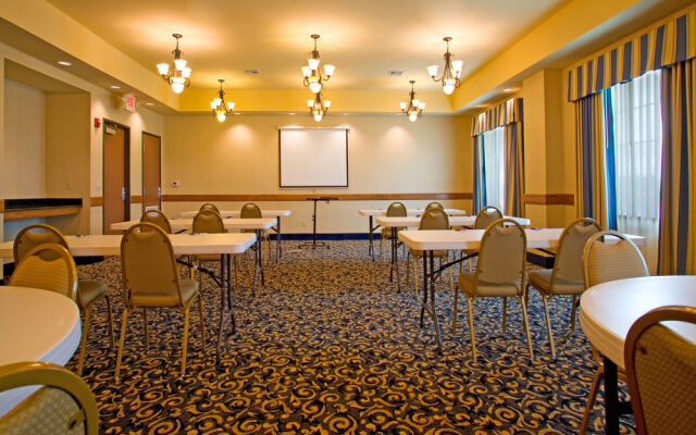 Holiday Inn Express & Suites Jourdanton-Pleasanton