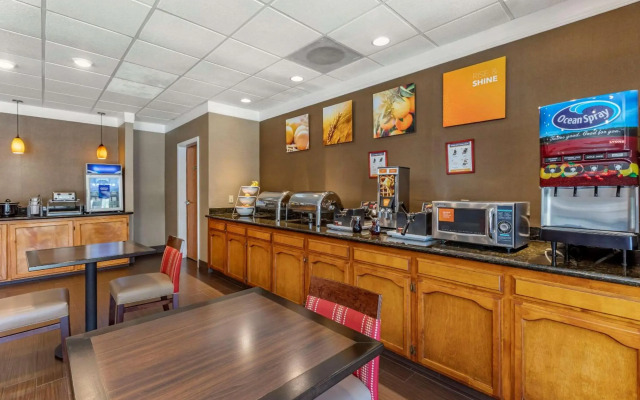 Comfort Suites Visalia Convention Center