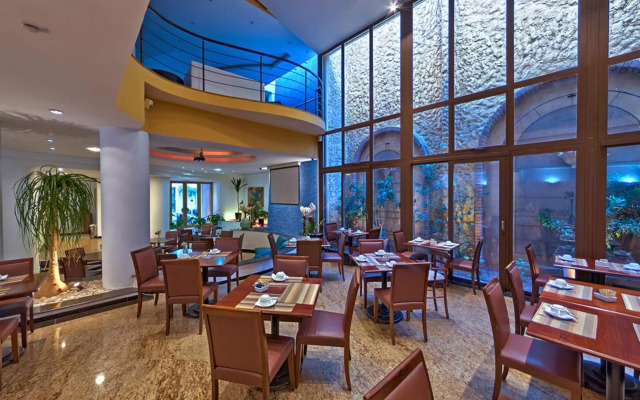 Shelton Hotel