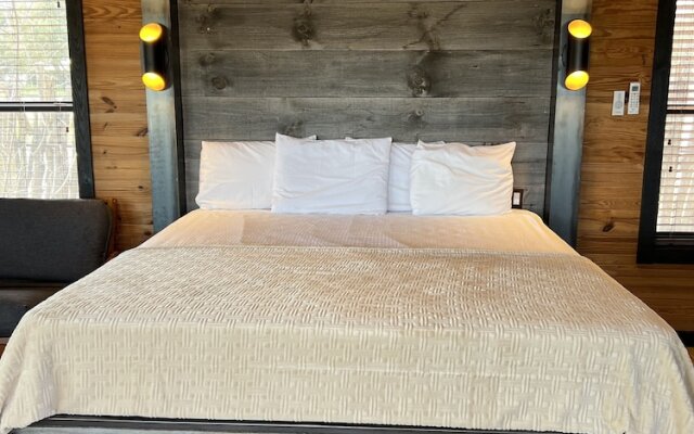 Hideout on the Horseshoe