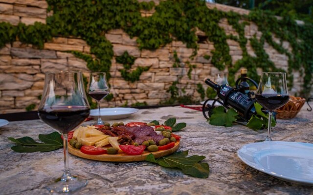 Nice Home in Lisicic With Wifi and 3 Bedrooms