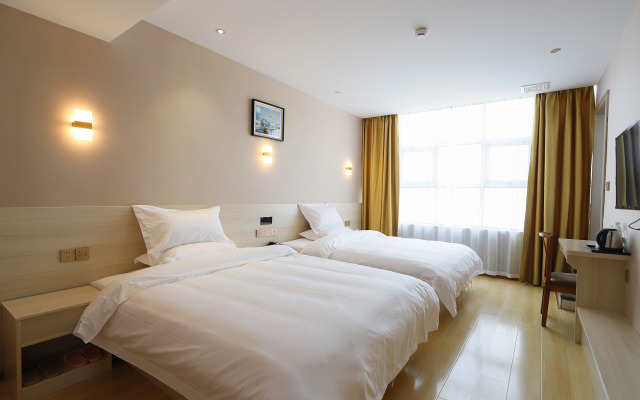 Wuhan Good Time Hotel (Tianhe Airport Hengdian Subway Station)