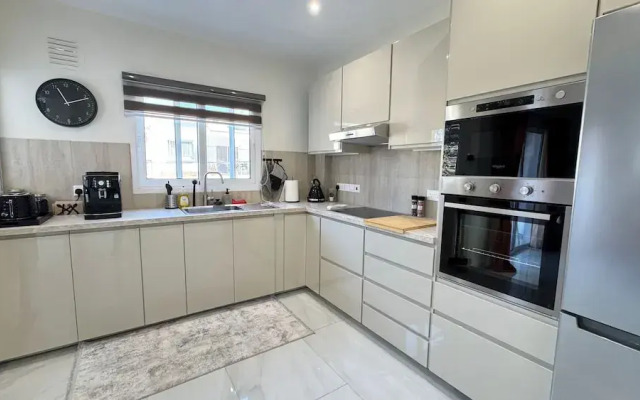 Luxury 2 Bedroom Apartment City Center