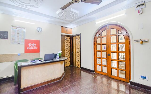 Fabexpress Heritage Inn