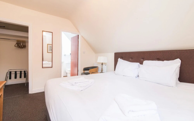 The Linden Leaf Rooms - Classy Studios