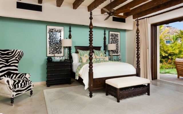 Beautiful Holiday Villa in a Prime Location in Cabo San Lucas 1007