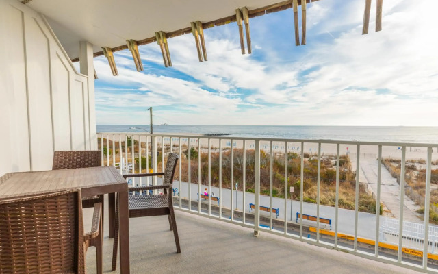 La Mer Beachfront Resort
