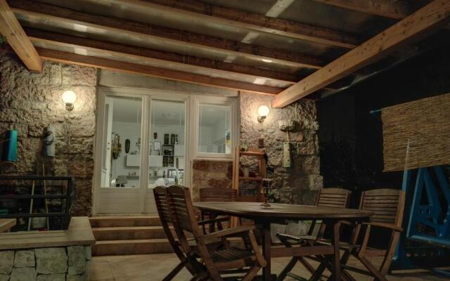 Appartamento con veranda, giardino e piscina