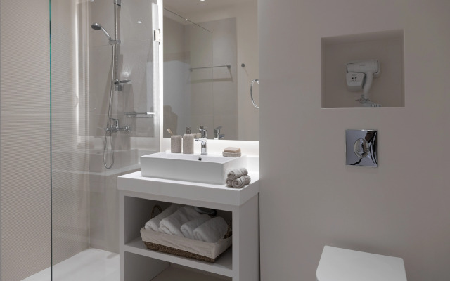 Gallery Suites & Residences, Piraeus
