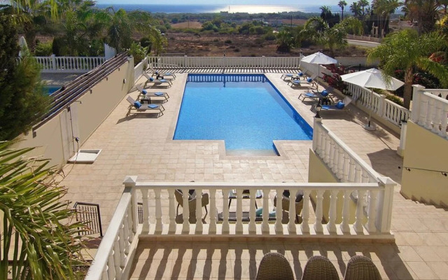 Cleopatra Paralimni in Paralimni