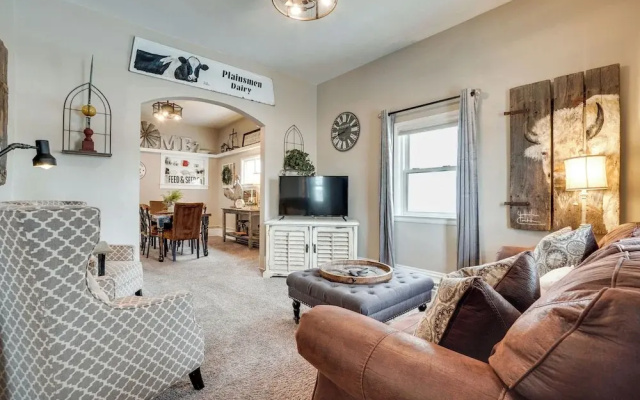Walk to University: Dtown Laramie Home!