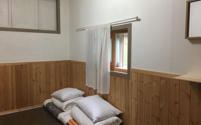 Momojein Guest House - Hostel