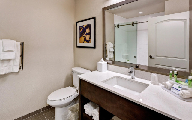 Holiday Inn Express & Suites Manhattan by IHG