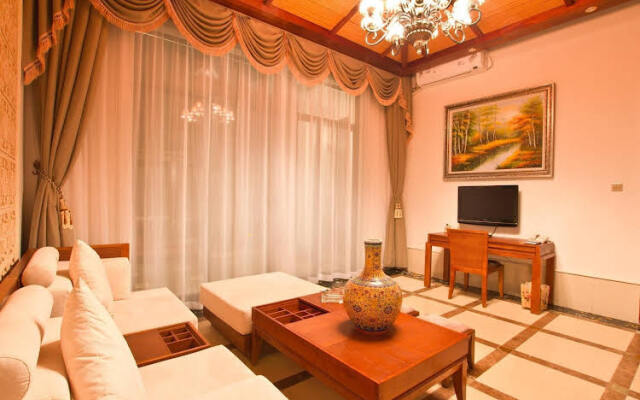Xinglong Old Banyan Hotel