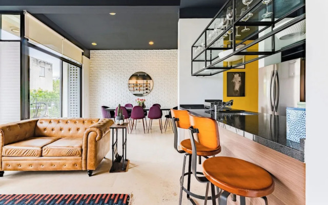 NEW Perfect Location with Free Parking