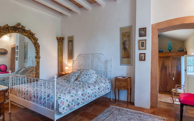 Fancy Villa With Artistic Interiors and Pool in Paradou