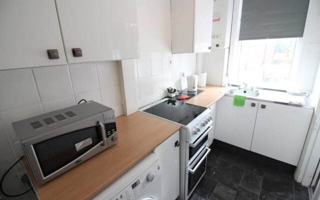 2 Bedroom Family Home near Leeds City Center