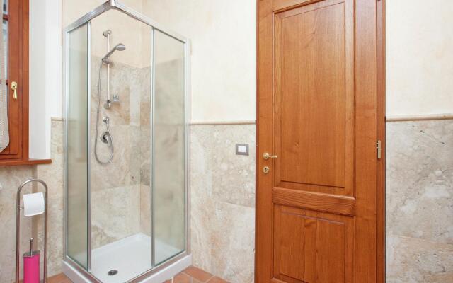 Spacious Cottage in Lucignano with Garden