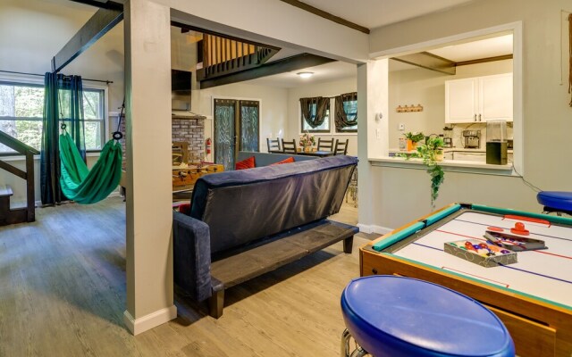 Pet-friendly Tobyhanna Retreat w/ Deck & Playset!