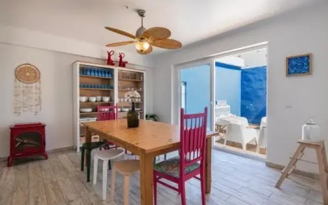 Mom's House Surf & Family