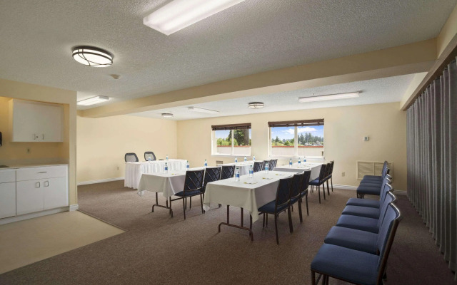 Days Inn by Wyndham Lacey Olympia Area