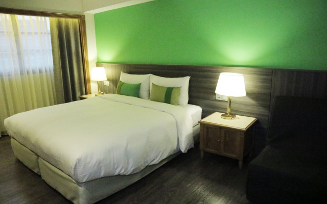 Green World Triplebeds Hotel