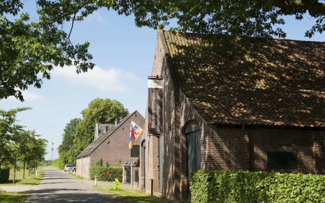 Flamboyant Farmhouse in Baarlo With Hot Tub, Garden