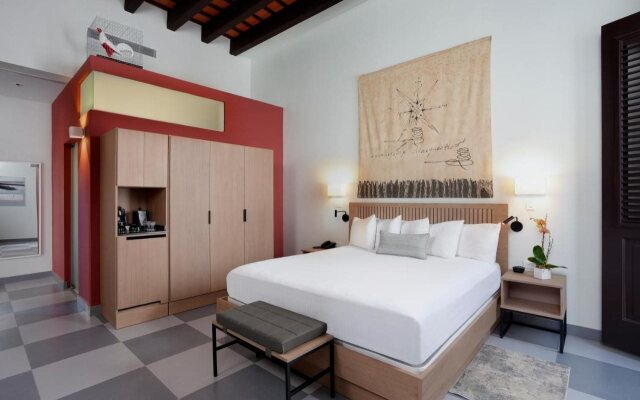 Palacio Provincial San Juan, Curio Collection by Hilton