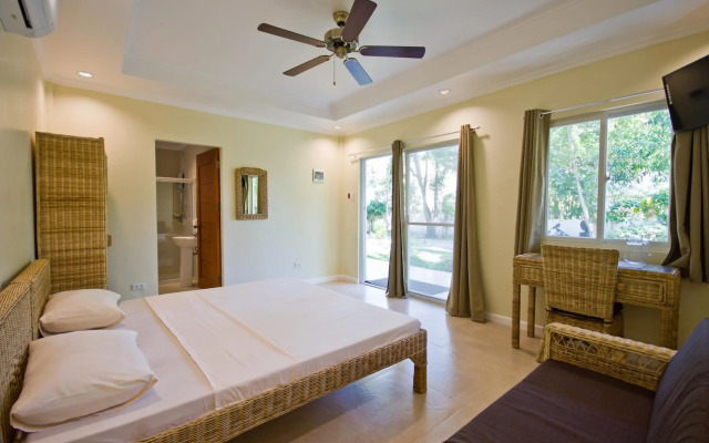 Mike's Dauin Beach Resort