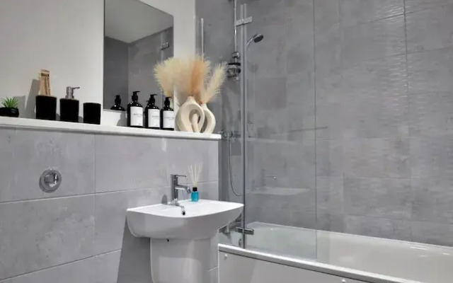 Manchester - 2-bed Apartment - Sleeps 4 - Wifi