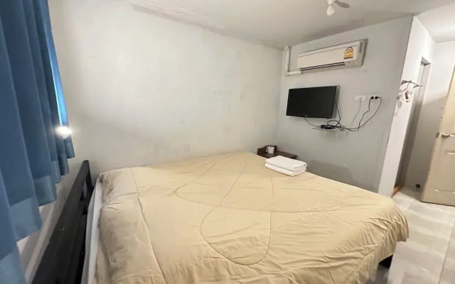 OYO 75472 GOTUM Hostel 2 & Money Exchange