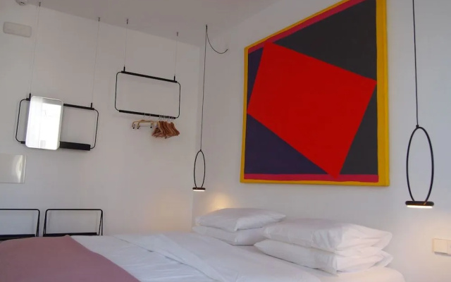 Fragile Hotel