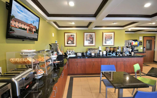 Best Western Antelope Inn & Suites