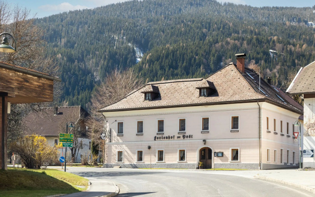 Snug holiday home in Weißbriach with terrace