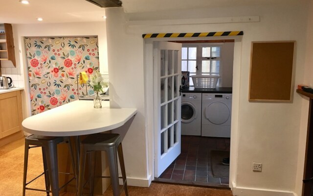 Danny Lodge | By Huluki Sussex Stays