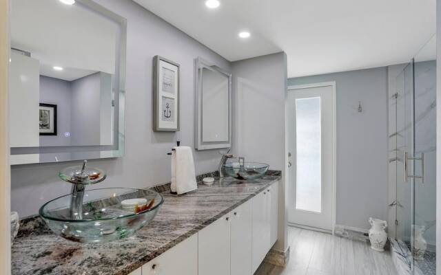 Waterfront Home on key lot With Pool/view of River