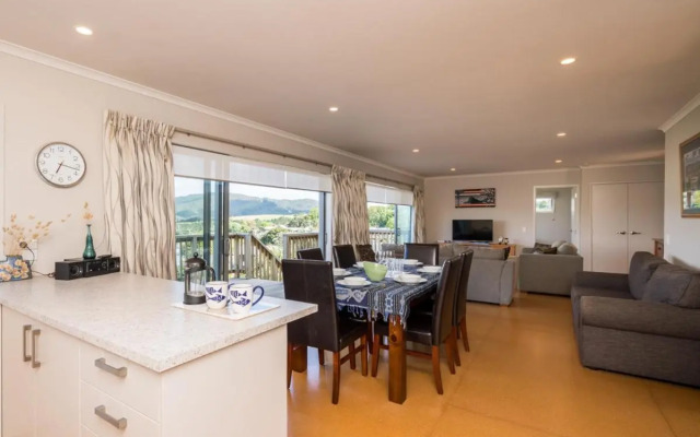 Driftwood Views - Mangawhai Heads Holiday Home