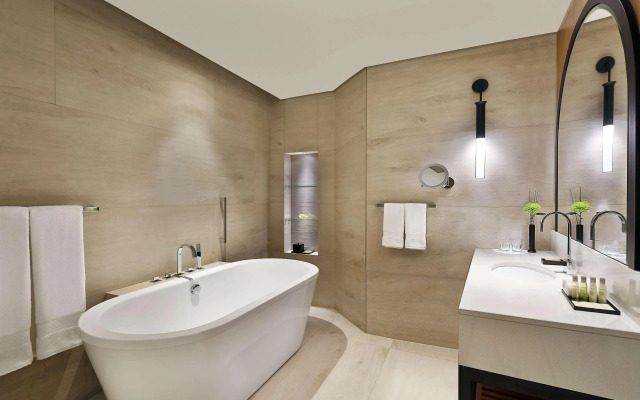 Double Tree by Hilton Dubai Business Bay Hotel